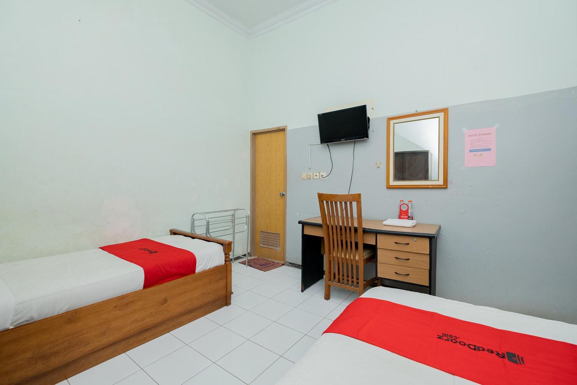 Reddoorz Syariah At Jalan Sunan Giri Tuban Tuban  Dış mekan fotoğraf