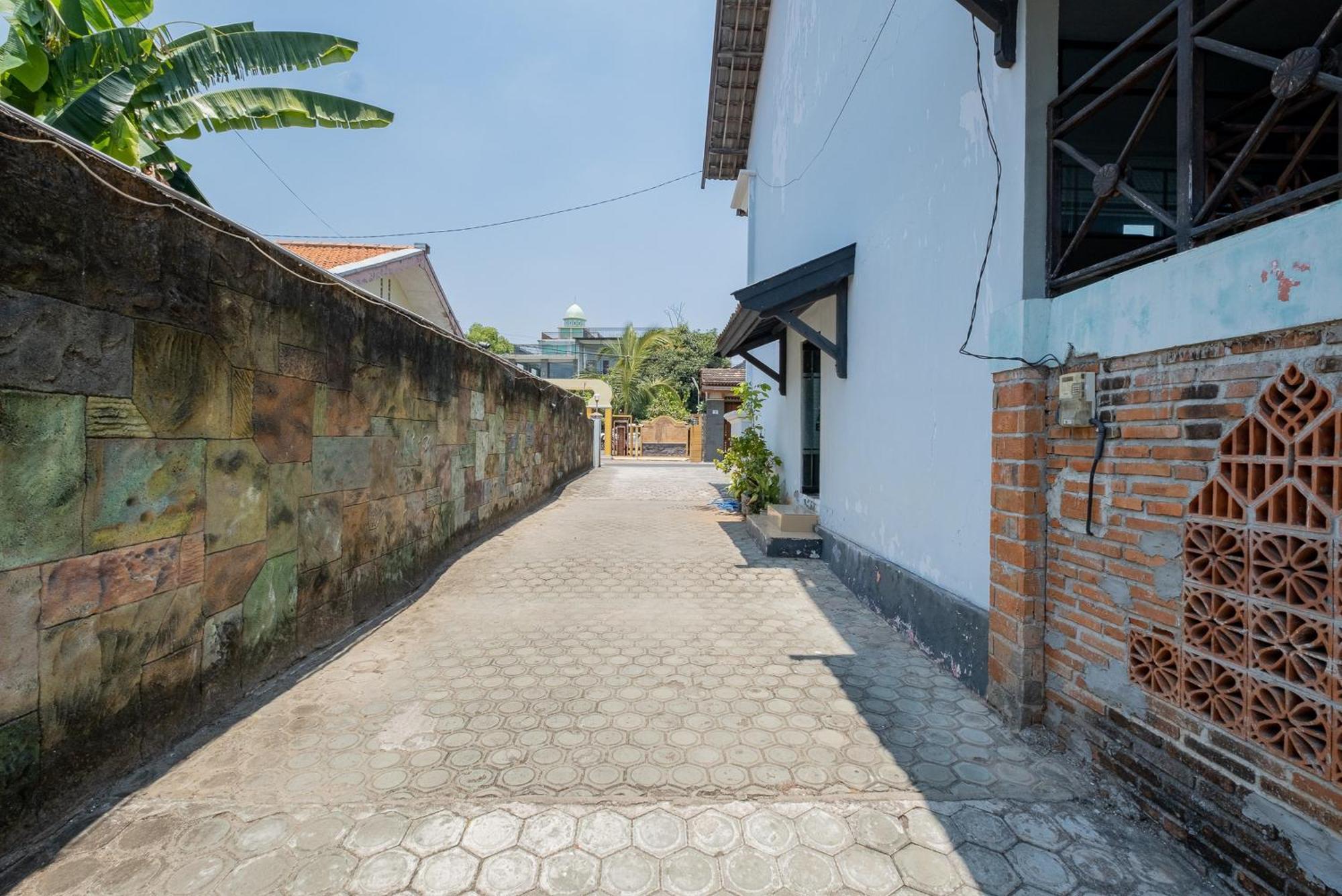 Reddoorz Syariah At Jalan Sunan Giri Tuban Tuban  Dış mekan fotoğraf