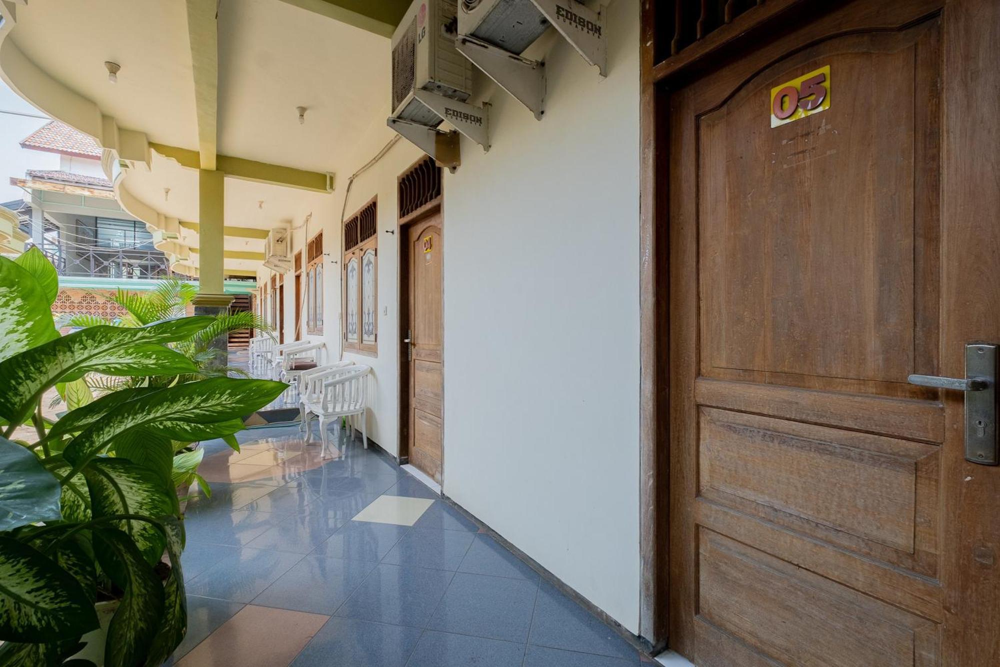 Reddoorz Syariah At Jalan Sunan Giri Tuban Tuban  Dış mekan fotoğraf