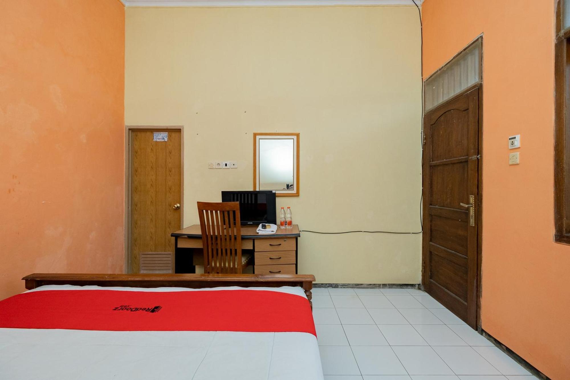 Reddoorz Syariah At Jalan Sunan Giri Tuban Tuban  Dış mekan fotoğraf