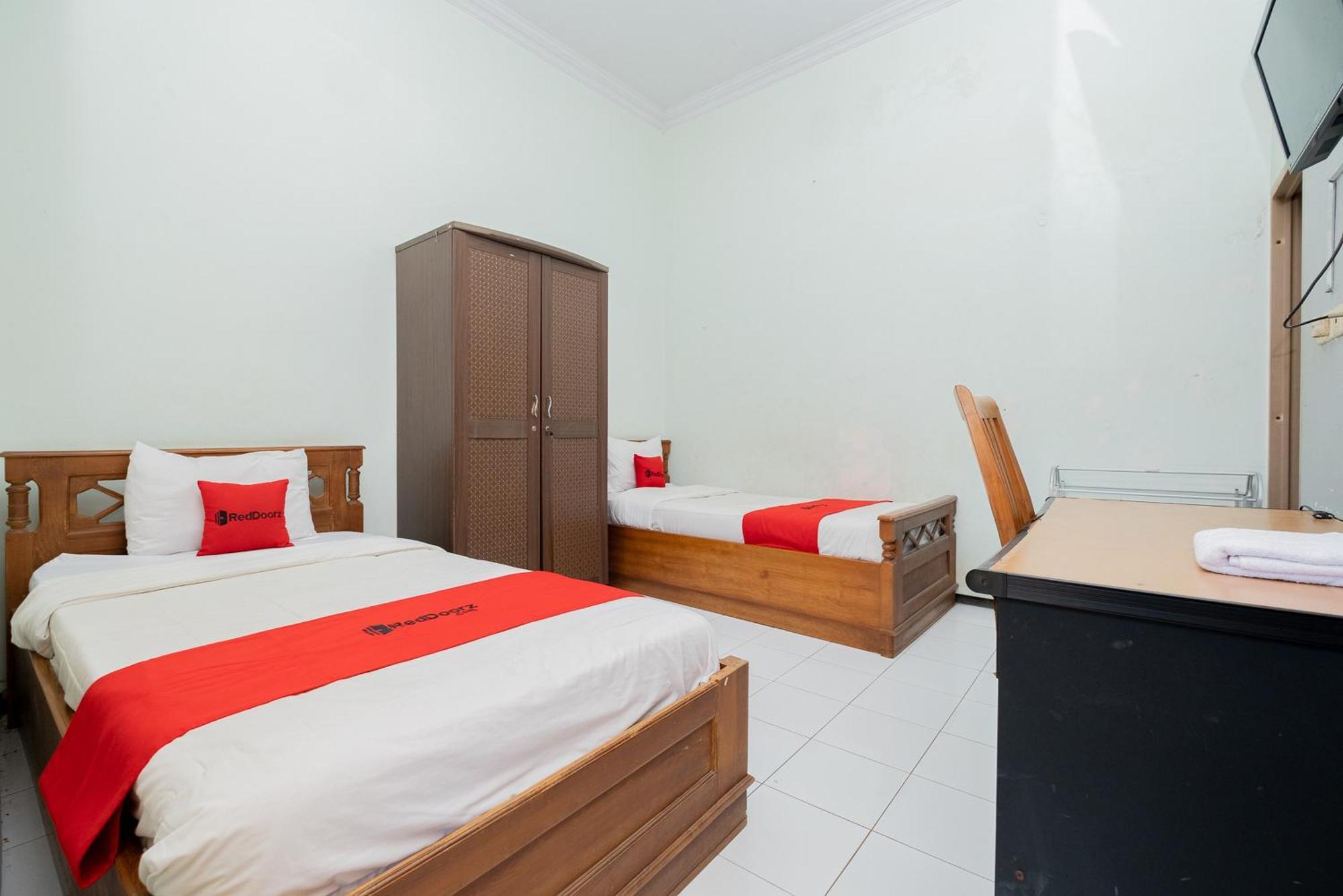 Reddoorz Syariah At Jalan Sunan Giri Tuban Tuban  Dış mekan fotoğraf